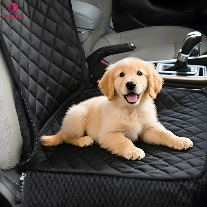 Siège auto pour chien PatMoov avec un chiot sur le siège avant
